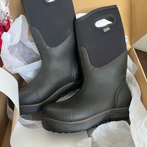 Men’s Winter Bogs size 9 black